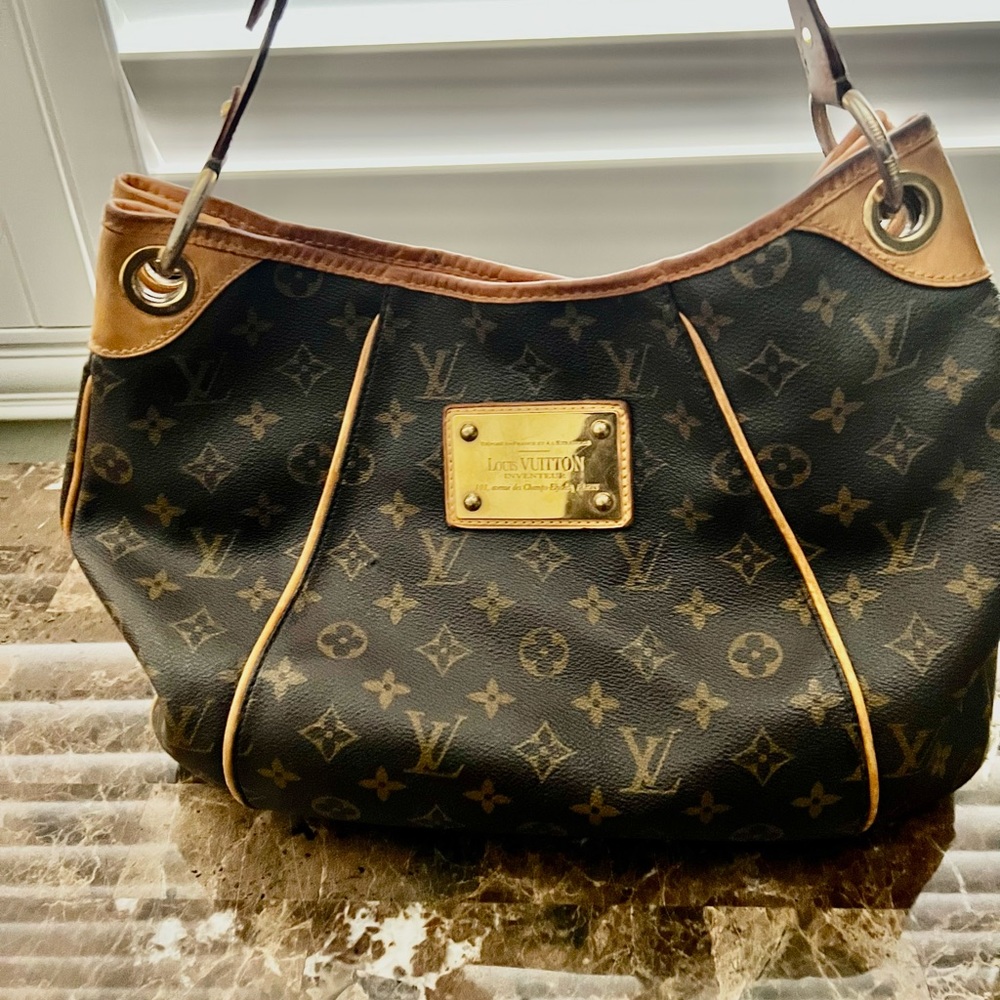 Louis Vuitton Galleria MM